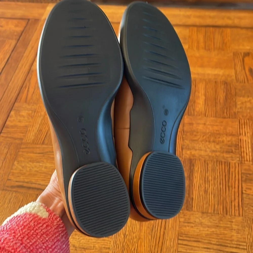 ECCO SCULPTED LEATHER LOAFER SIZE 40